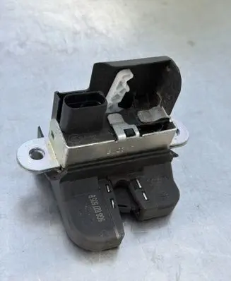 Volkswagen Golf VII Tailgate lock latch 5G6827505B