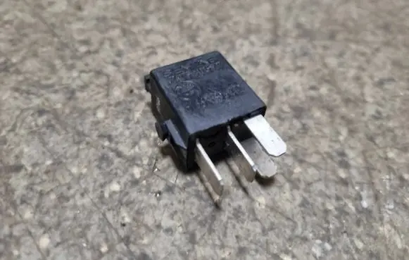 BMW 5 E39 Other relay 61361393412