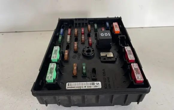Volkswagen Tiguan Fuse module 3C0937125A