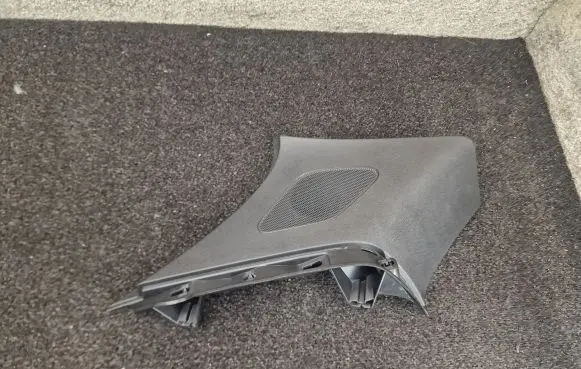 Porsche Macan (95B) (D)pillar trim (top) 95B867245