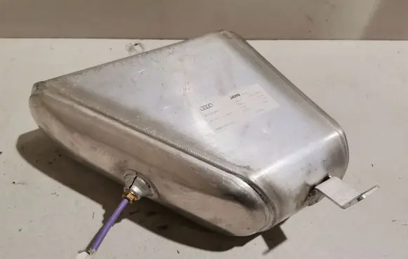 Vacuum air tank
