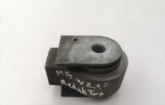 Mercedes-Benz E W212 Rear differential mounting bracket A2043500215