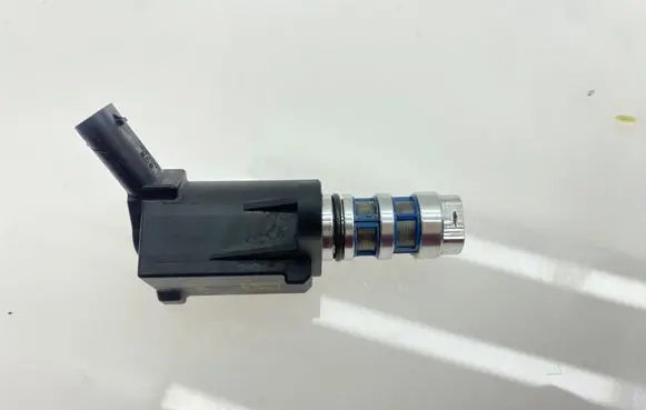 Volkswagen Golf VIII Camshaft vanos timing valve 05C906455D