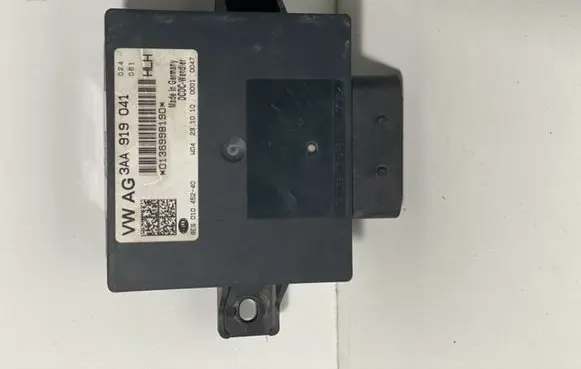 Volkswagen PASSAT B7 Power management control unit 3AA919041