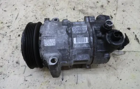 Toyota Avensis T270 Air conditioning (A/C) compressor (pump) 447250-0852