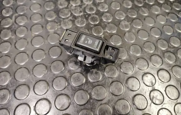 Nissan Leaf I (ZE0) Seat heating switch