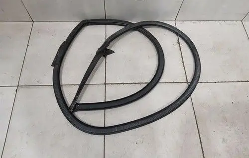 Audi R8 42 Rubber seal front coupe door 420831708K