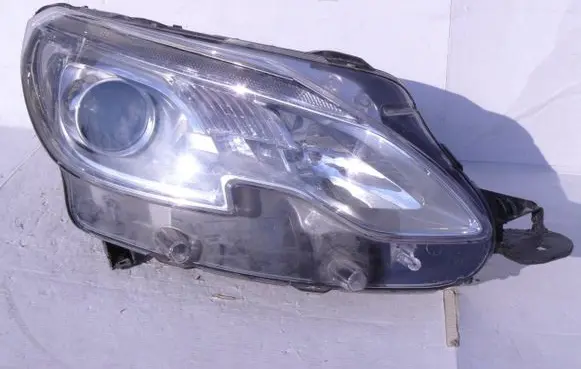 Peugeot 2008 I Headlight/headlamp 9677810280 90015176 17502A011A