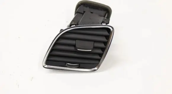 Audi Q3 8U Dash center air vent grill 8U1820901E