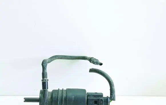 Skoda Octavia Mk1 (1U) Windscreen/windshield washer pump 1J0973722