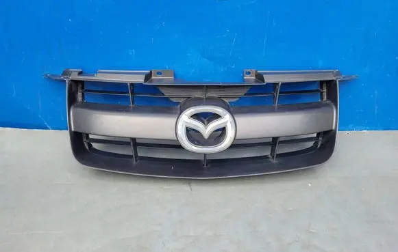 Mazda BT-50 Front bumper upper radiator grill UR5650711 UR560712