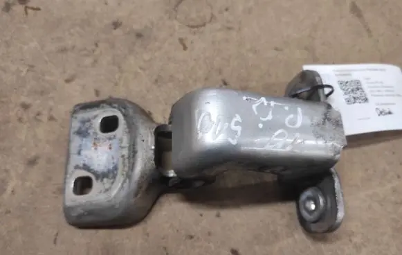 Opel Vivaro Front door lower hinge 311772M