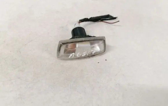 Opel Zafira B Front fender indicator light 13228580 13228581