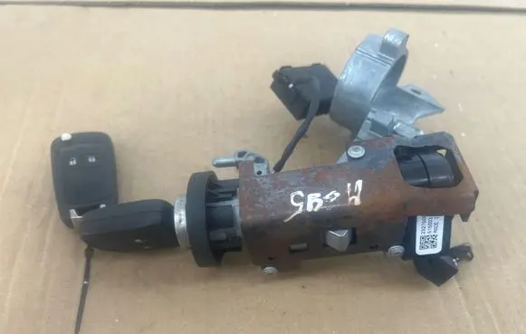 Opel Zafira C Ignition lock 23276089 61600310969