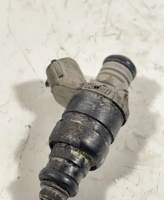 Mitsubishi Colt Fuel injector mr988977