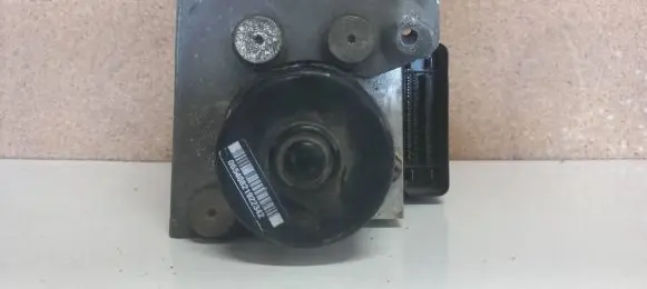 Volvo XC90 ABS Pump 30643982