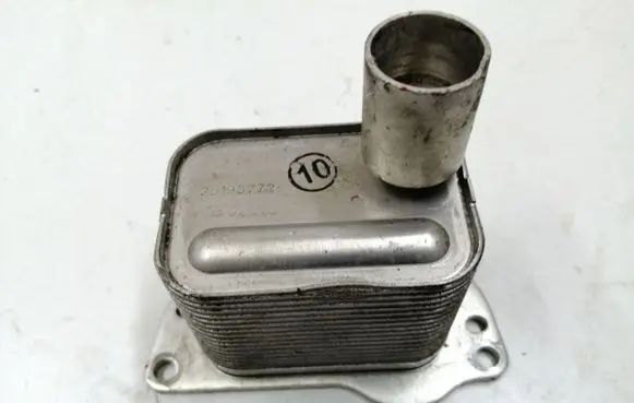 Opel Mokka Oil filter mounting bracket 25195772 26010711