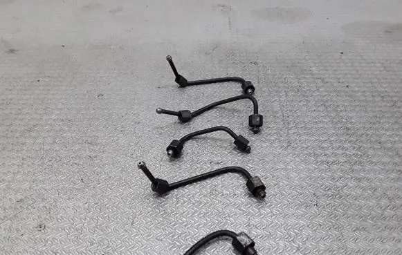 Opel Vectra C Fuel injector supply line/pipe 