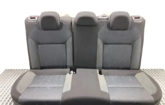 Citroen C4 II Second row seats 