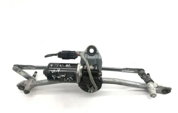Hyundai ix35 Front wiper linkage and motor