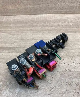 Volkswagen Golf IV Fuse box set 8L0941822A 896083000