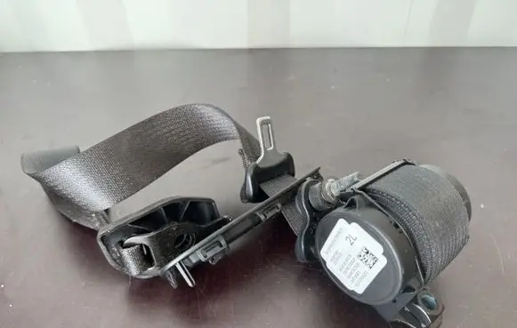 Dodge Durango Middle seatbelt (rear) P6JW87DX9AA