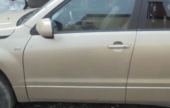 Suzuki Grand Vitara II Front door