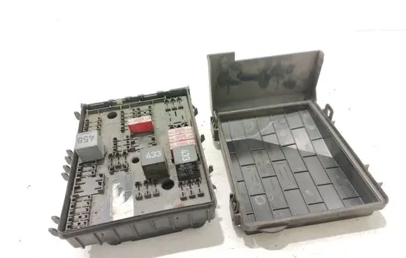 Volkswagen Golf V Fuse module 01394932