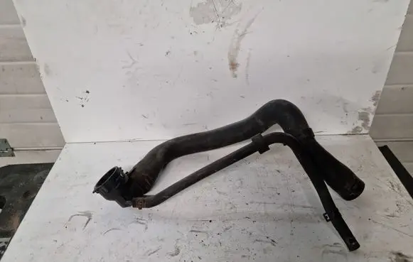 Volkswagen PASSAT B6 Engine coolant pipe/hose