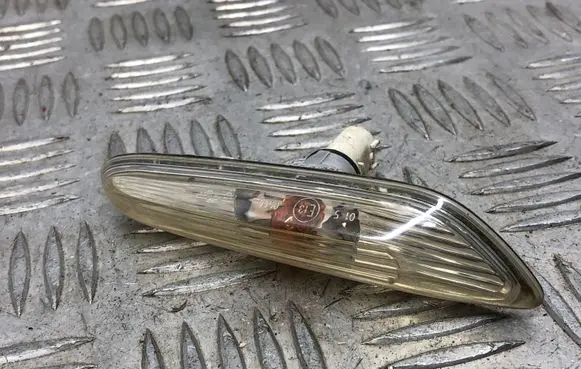 BMW 5 E60 E61 Front fender indicator light 8382104