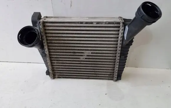 Volkswagen Touareg II Intercooler radiator 7P0145804A