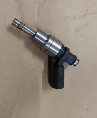 Volkswagen PASSAT B6 Fuel injector 0261500