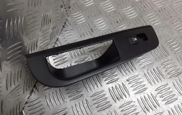 KIA Ceed Quarter vent window switch 82361-1H000