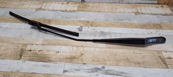 Volkswagen Jetta V Front wiper blade arm 1K5955410B
