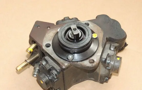 Opel Meriva B In-tank fuel pump 95530257 95521579