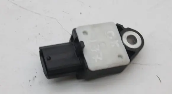Toyota Auris E180 Other devices 8983102150