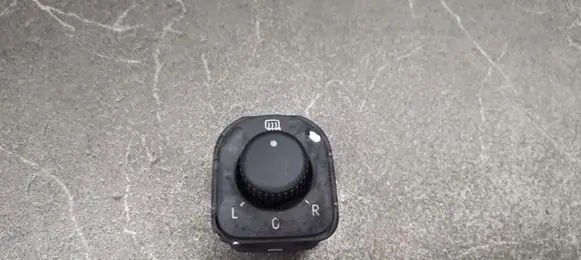 Volkswagen Golf V Wing mirror switch 1K0959565F