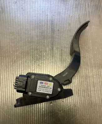 Hyundai Santa Fe Accelerator throttle pedal HCM051114A000398