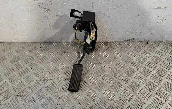 Toyota Avensis T250 Accelerator throttle pedal 7801013011 8222305060
