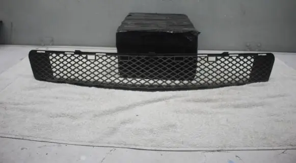 Mercedes-Benz C W204 Front bumper lower grill A2048852123