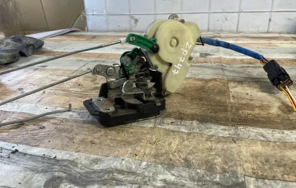 KIA Sorento Rear door lock