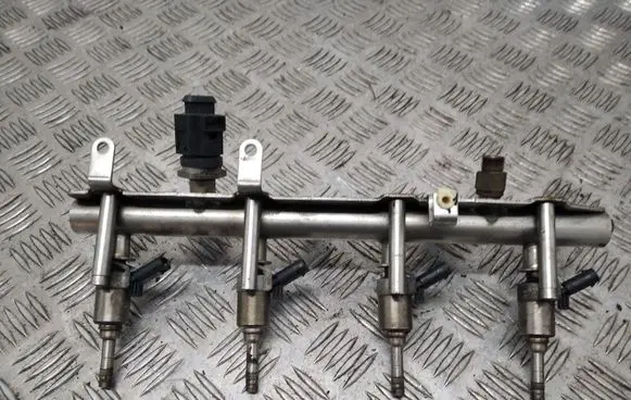 Seat Leon (1P) Fuel main line pipe 06J133317