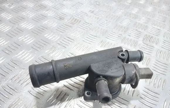 Volkswagen Golf V Engine coolant pipe/hose 038121132D
