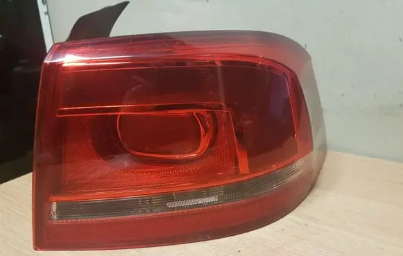 Volkswagen PASSAT B7 Rear/tail lights 3AE945096F
