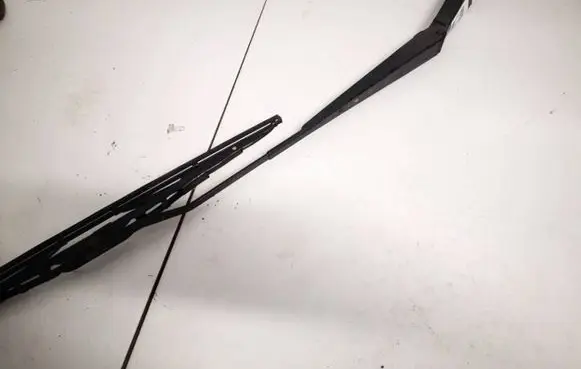 Nissan Pathfinder R51 Front wiper blade arm