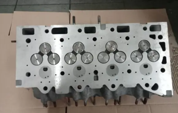 Renault Laguna I Engine head 7700600200