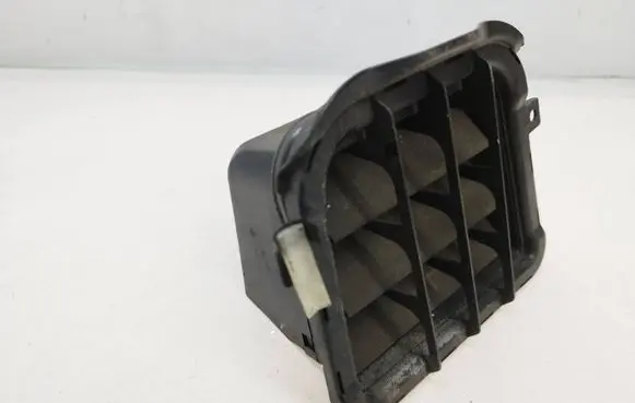 Audi A5 8T 8F Quarter panel pressure vent 8K0819161A