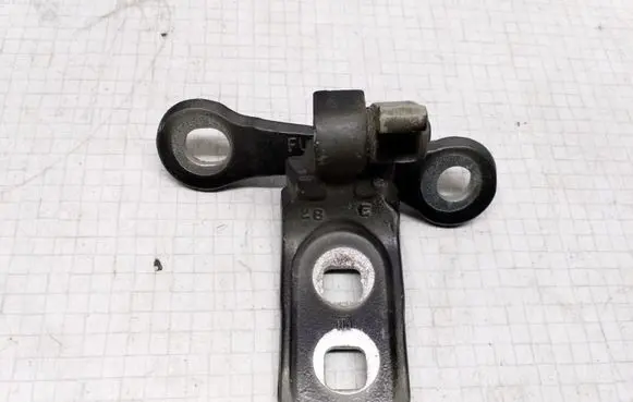 Opel Vectra C Front door upper hinge AR340