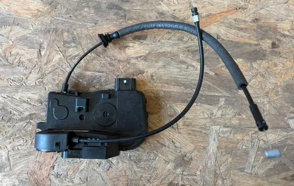 Hyundai ix20 Rear door lock 814101K000