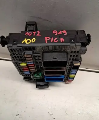 Citroen C4 II Picasso Fuse module 9807091980
